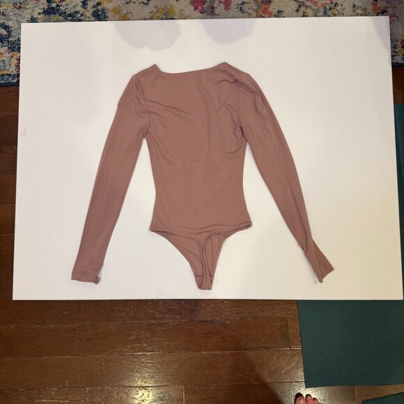 Babaton Long Sleeve Bodysuit XXS – Mauve Dusty Rose Minimalist Fit - Picture 3 of 4